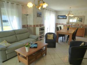 Comfortably furnished holiday home with a winter garden