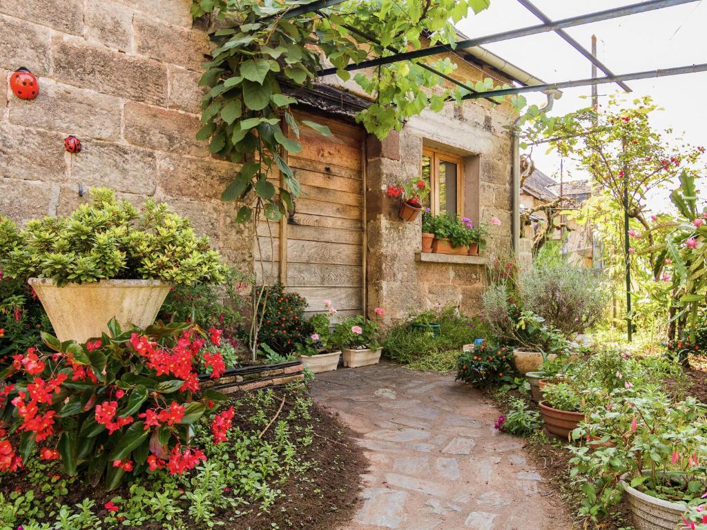 Comfy cottage in Saint Bonnet la Rivi re with pool , 19130 Laval