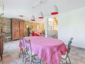 Maison de vacances Comfy Holiday Home in Saint-Denis with Private Pool  11310 Saint-Denis Languedoc-Roussillon