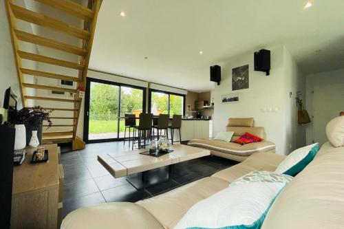 Contemporary house with garden in Saint-Cyr-sur-Loire