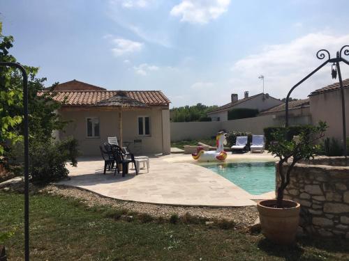 Coquet 2 pièces au calme avec piscine (2/4 pers)