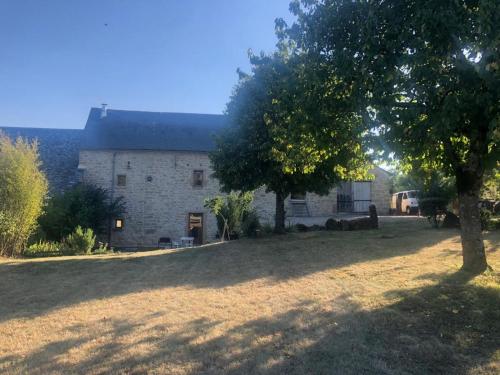 Corps de ferme avec un immense jardin agréable