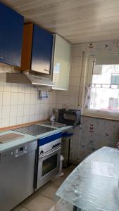 Cosy 3 Zimmer Whg incl großer Wohnküche, Smart TV, WLAN, Eutelsat & Astra Satelliten TV, viele Parkplätze vorhanden, Flörsheim Weilbach, zwischen Frankfurt und Wiesbaden an A66 und A3