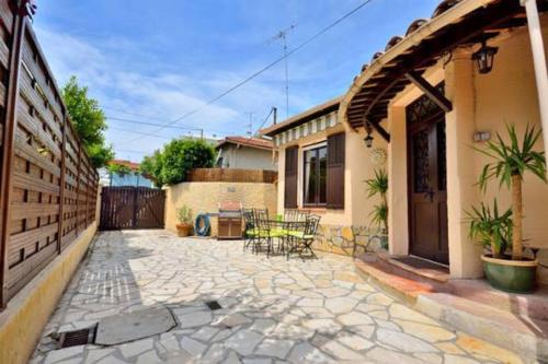 Cosy Antibes villa