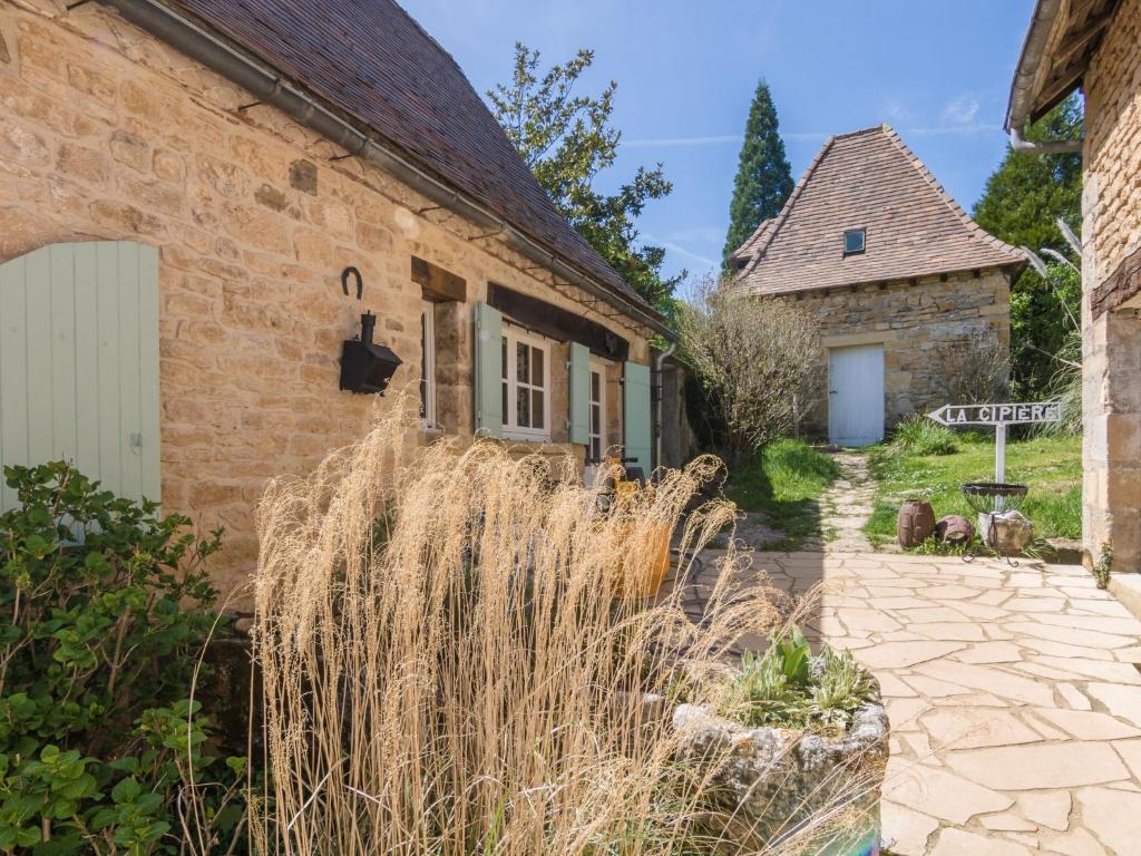 Maison de vacances Cosy cottage in Peyzac le Moustier with Terrace  24620 Peyzac-le-Moustier