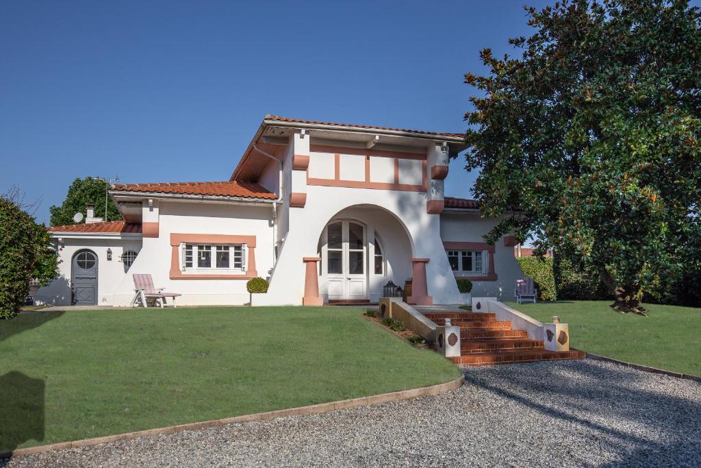 Cosy holiday home in Andernos Les Bains with garden 33510 Mauret