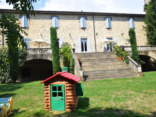 Cosy Holiday Home in Ard che with Swimming Pool