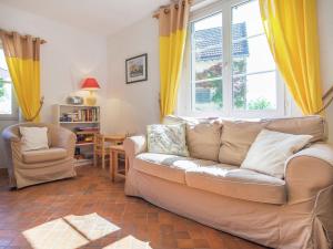 Cosy holiday home in Montrichard with shared pool