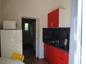 Cosy Holiday Home in Poggio Mezzana on the Beachside