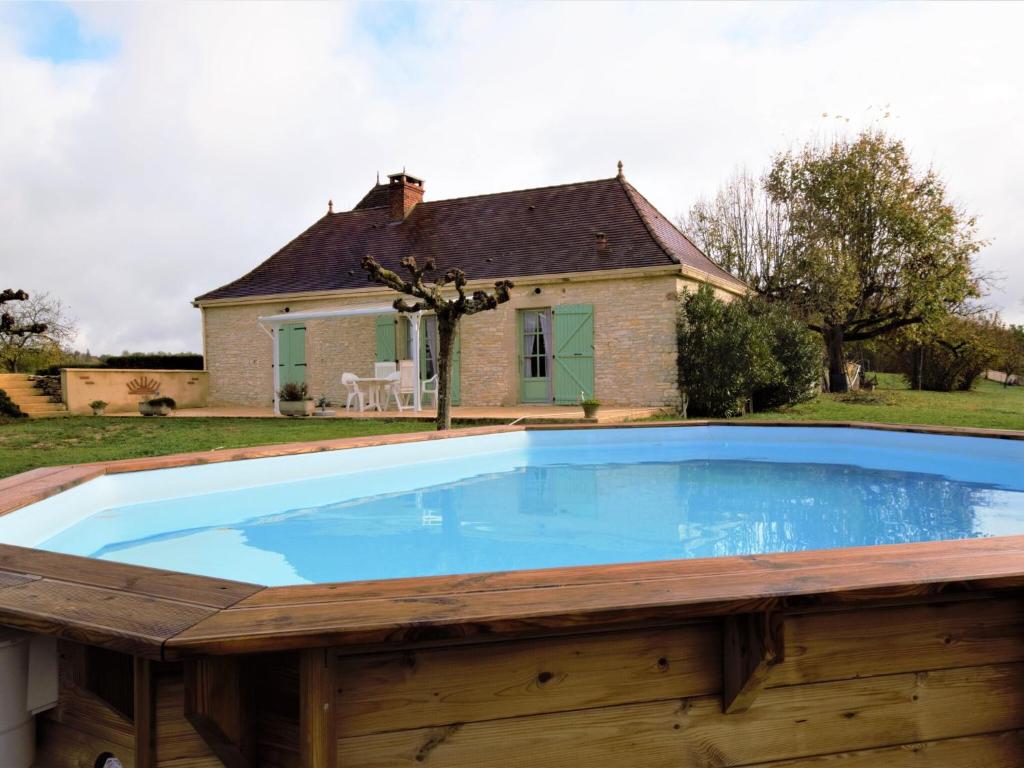 Cosy Holiday Home in Th dirac with Swimming Pool , 46150 Lavercantière