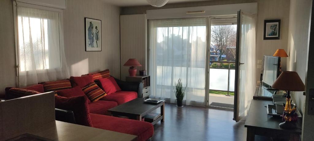 Cosy Holiday Home with Balcony Garden Table Tennis Table