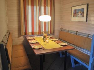 Maison de vacances Cosy Holiday Home with Balcony Garden Table Tennis Table  36275 Kemmerode Hesse