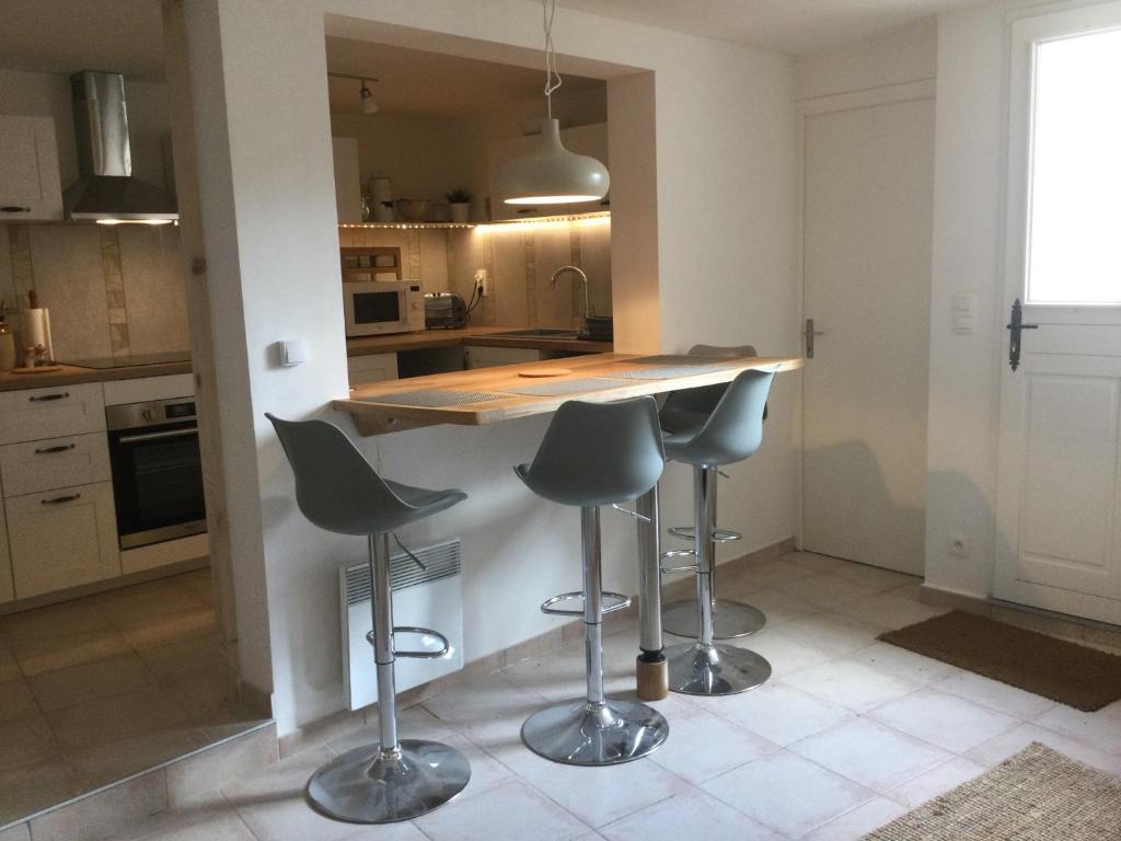 Cosy holiday home with courtyard garden Rue de l'Ancienne Poste, 11330 Dernacueillette
