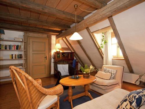 Cosy holiday home with gazebo on the edge of the forest