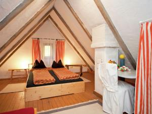 Cosy holiday home with gazebo on the edge of the forest