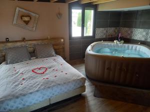 Maison de vacances COSY-LOFT Industriel , jacuzzi , WIFI , 6 personnes max 2 Chemin du Pin 11800 Aigues-Vives Languedoc-Roussillon