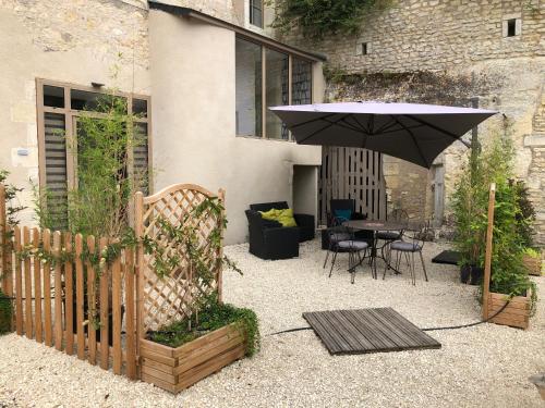 Cottage du chateau for 4 people – 90 m²- 2 bedrooms – 2 bathrooms – pool