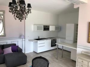 Cottage du chateau for 4 people – 90 m²- 2 bedrooms – 2 bathrooms – pool