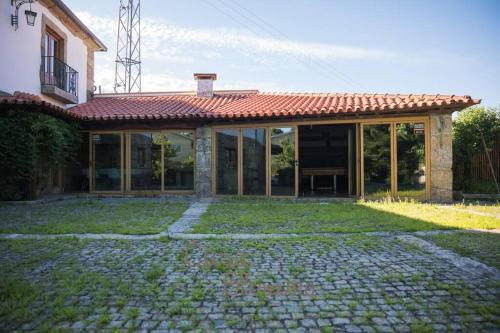 Cottage Oliveira by TonsdeVerde