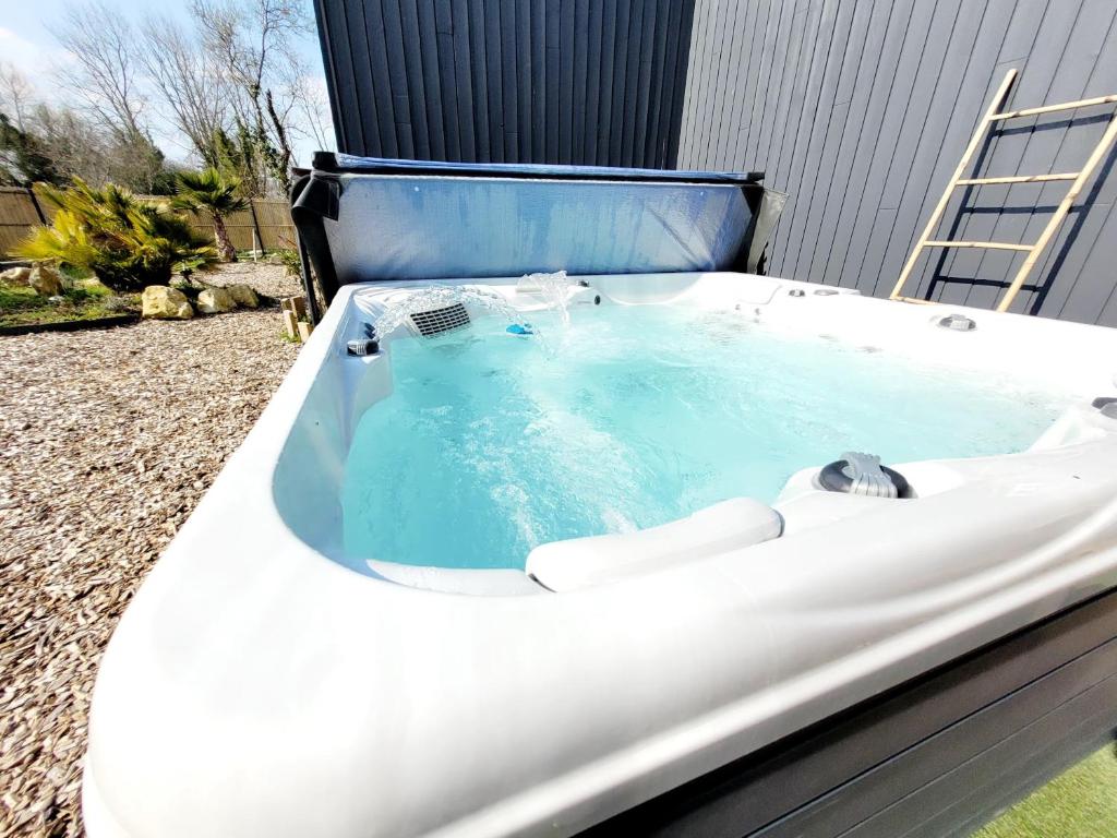 Maison de vacances Cottage Prenium Enjoy Spa et Jacuzzi 44 Chemin de la Charraud Basse 85160 Saint-Jean-de-Monts