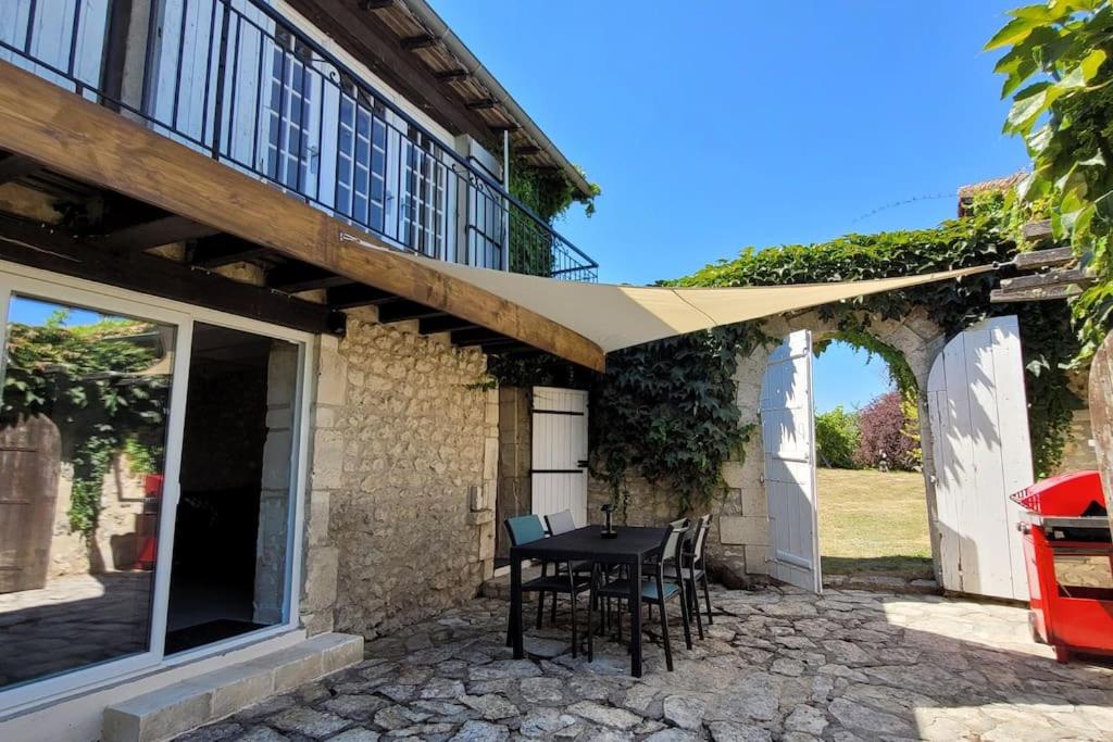 Maison de vacances Cottage rénové avec piscine et terrasse 2379 Route Charles de Gaulle 24320 Saint-Martial-Viveyrol