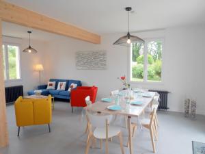 Cottage, St Pabu