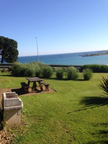 COTTAGE vue sur mer piscine