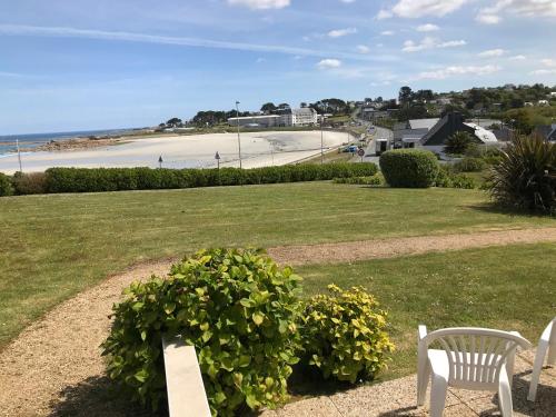 COTTAGE vue sur mer piscine