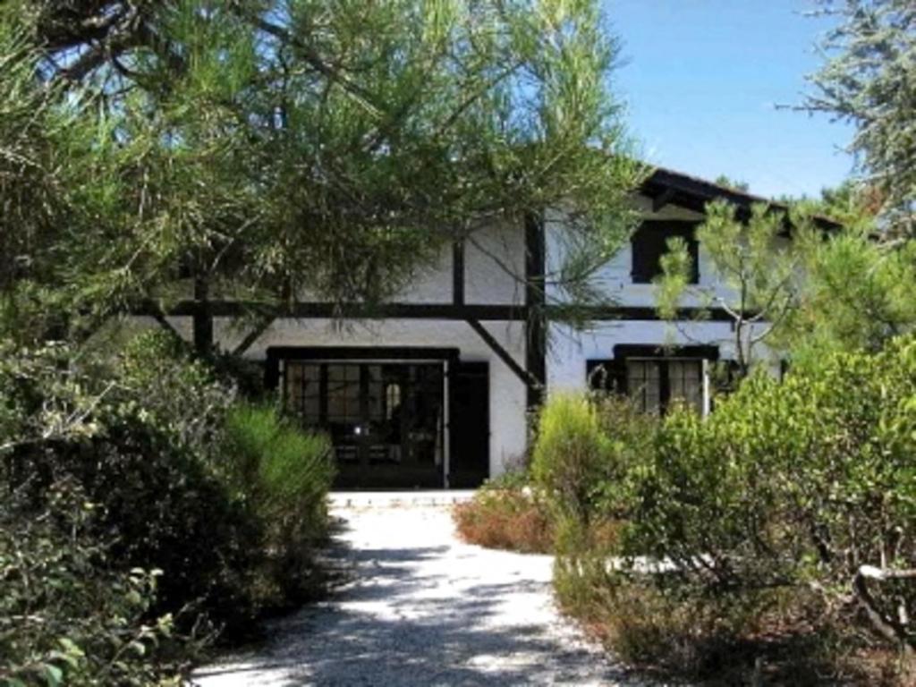 Maison de vacances Cottage with a big idyllic garden at the lake 4 Boulevard des Roses 33680 Lacanau