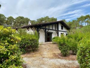 Maison de vacances Cottage with a big idyllic garden at the lake 4 Boulevard des Roses 33680 Lacanau Aquitaine