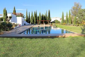 Country Club By Garvetur