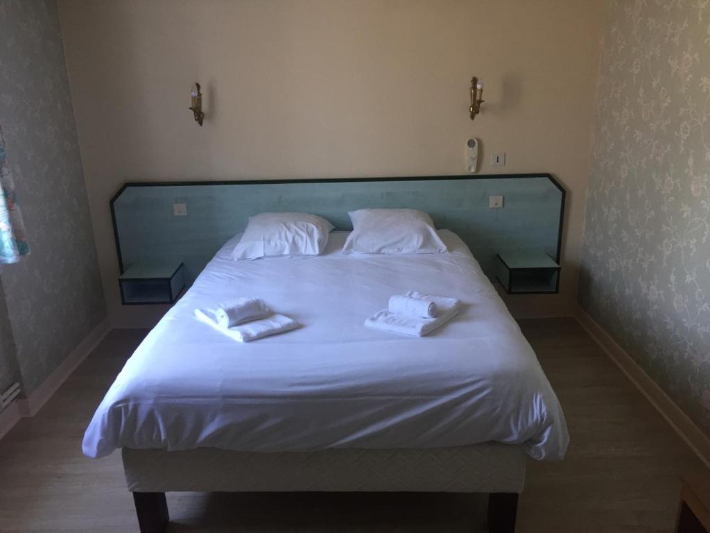 Countryside Holiday Home in Decize near Town Centre