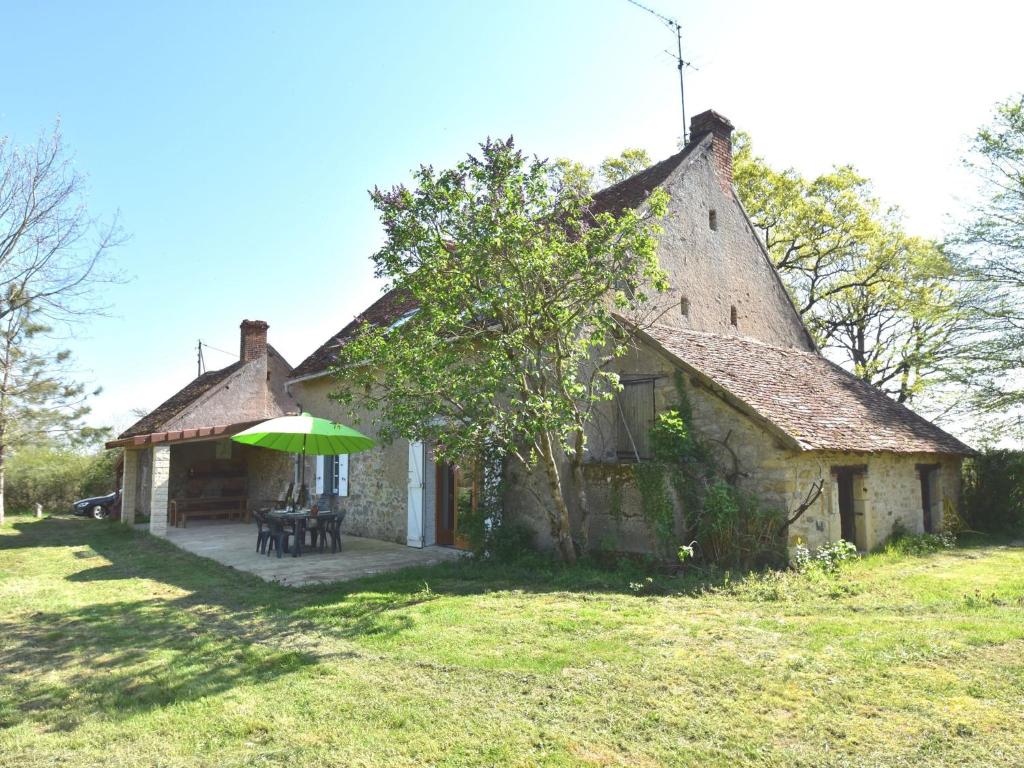Countryside Holiday Home in Decize near Town Centre , 58300 Decize