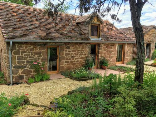 Countryside tiny house near Chateau de Hautefort