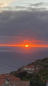 Cozy 1 BR w/ balcony, ocean view & perfect sunsets
