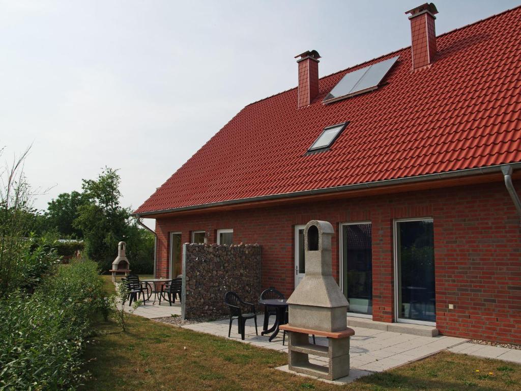 Cozy 5-bedroom Holiday Home in Zierow with Garden , 23968 Zierow