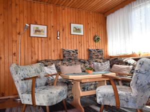 Cozy Bungalow in Kuhlungsborn-West near Beach