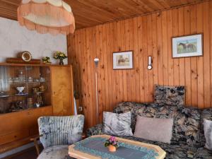Cozy Bungalow in Kuhlungsborn-West near Beach