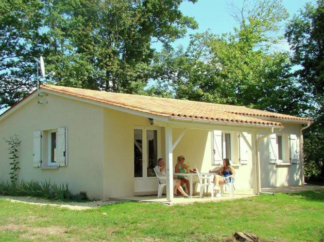 Maison de vacances Cozy bungalow in the authentic French countryside  16480 Brossac