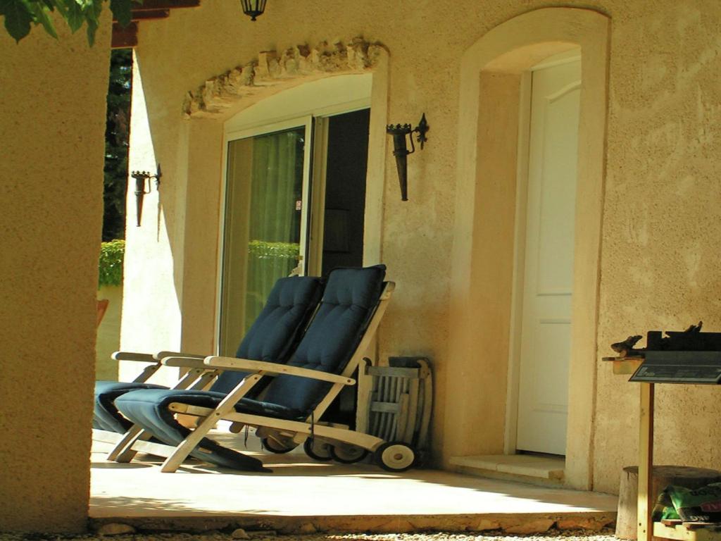 Maison de vacances Cozy cottage in Carpentras with fenced pool  84200 Carpentras