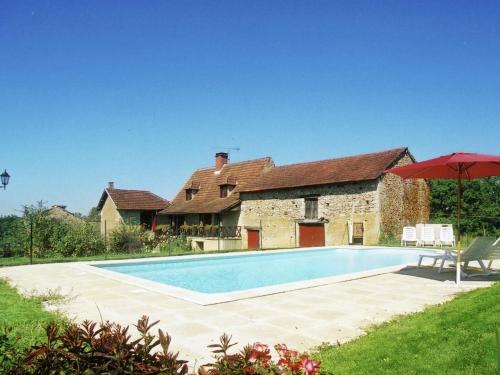 Cozy Holiday Home in Besse with Swimming Pool