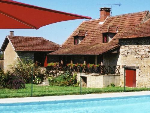 Cozy Holiday Home in Besse with Swimming Pool