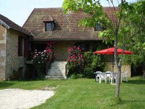 Cozy Holiday Home in Besse with Swimming Pool