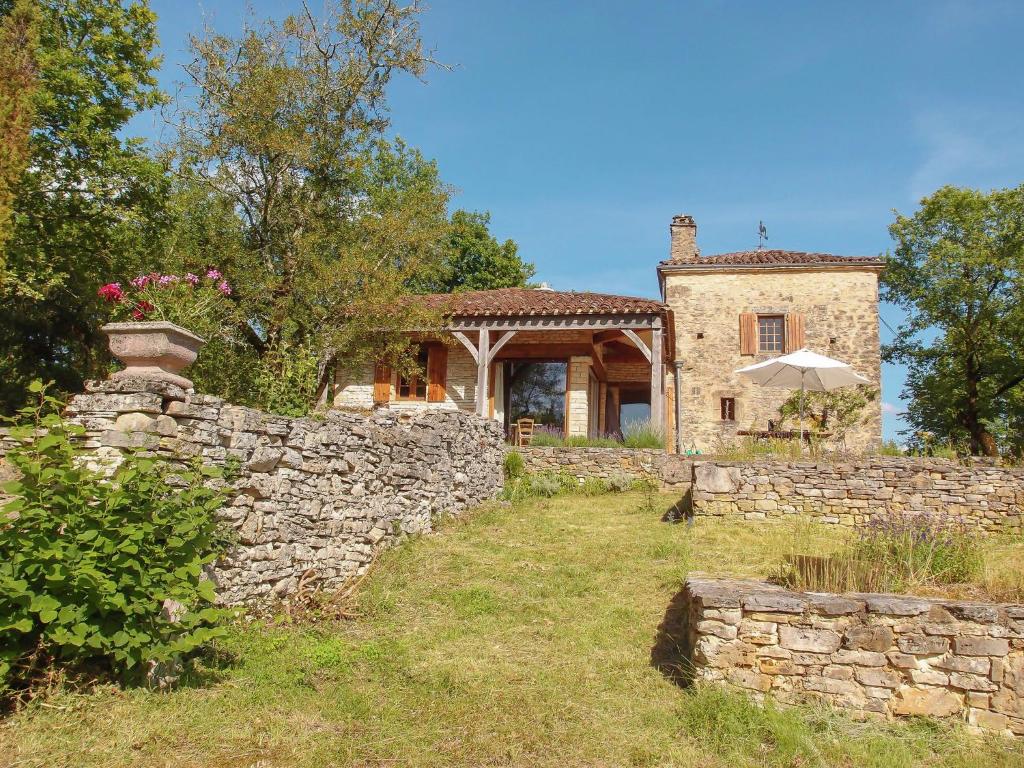 Cozy Holiday Home in Bouzic South of France near Meadows , 24250 Bouzic