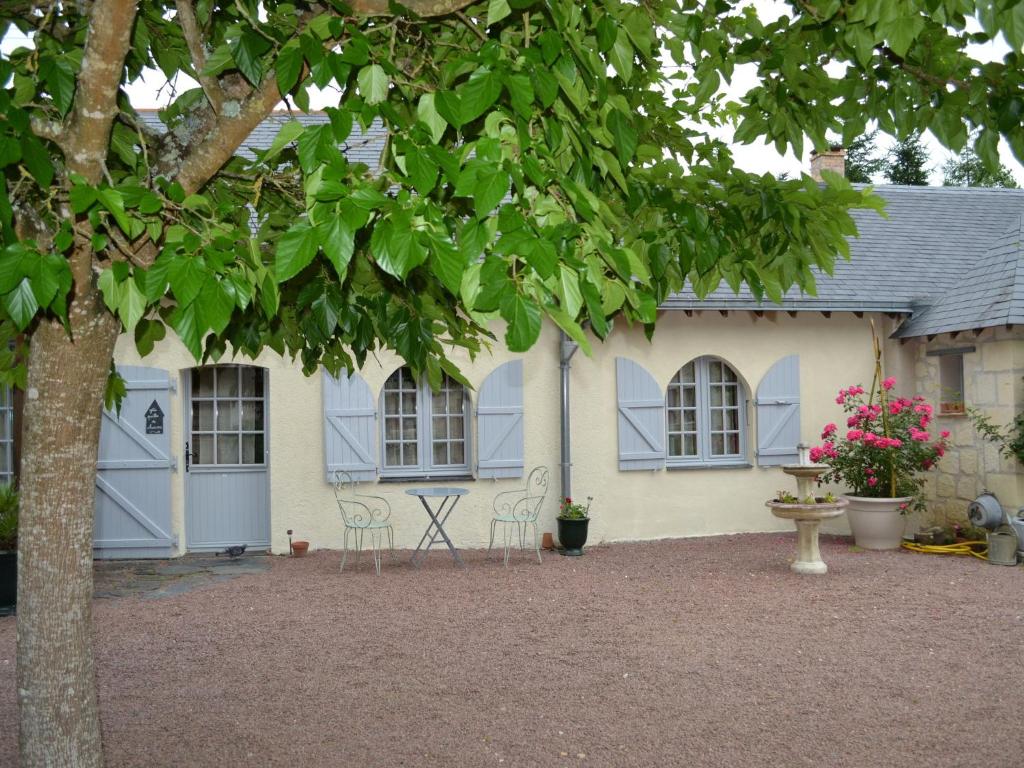 Cozy Holiday Home in Brion with Swimming Pool , 49250 Brion