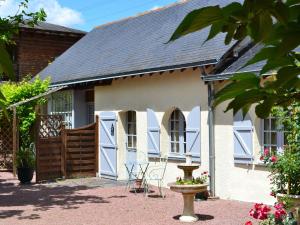 Cozy Holiday Home in Brion with Swimming Pool