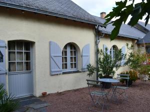 Cozy Holiday Home in Brion with Swimming Pool