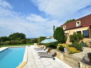Maison de vacances Cozy Holiday Home in Coux et Bigaroque with a Private Pool  24220 Mouzens Aquitaine