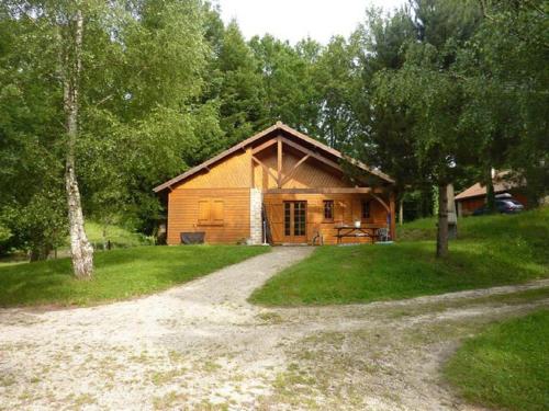 Cozy Holiday Home in Cussac with Private Terrace Barbecue