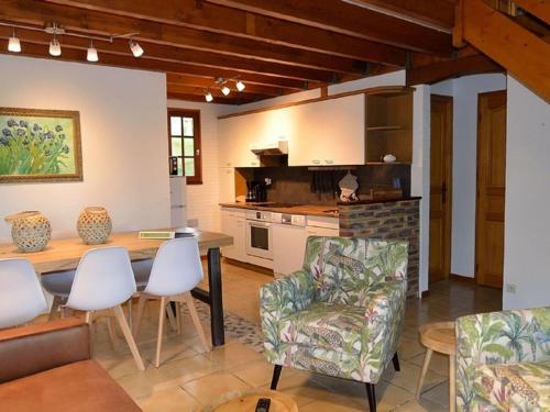 Cozy Holiday Home in Cussac with Private Terrace Barbecue
